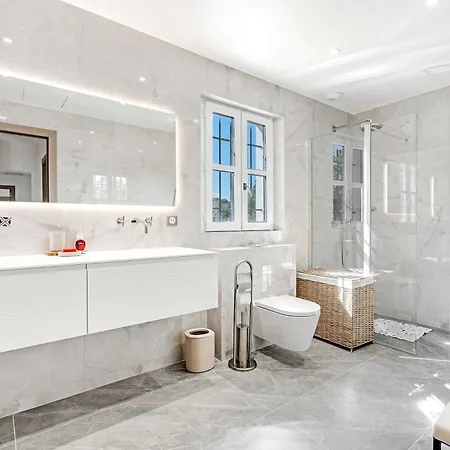 Exceptional Villa- Ac- 5br-10p- Baie Des Canebiers Вилла *